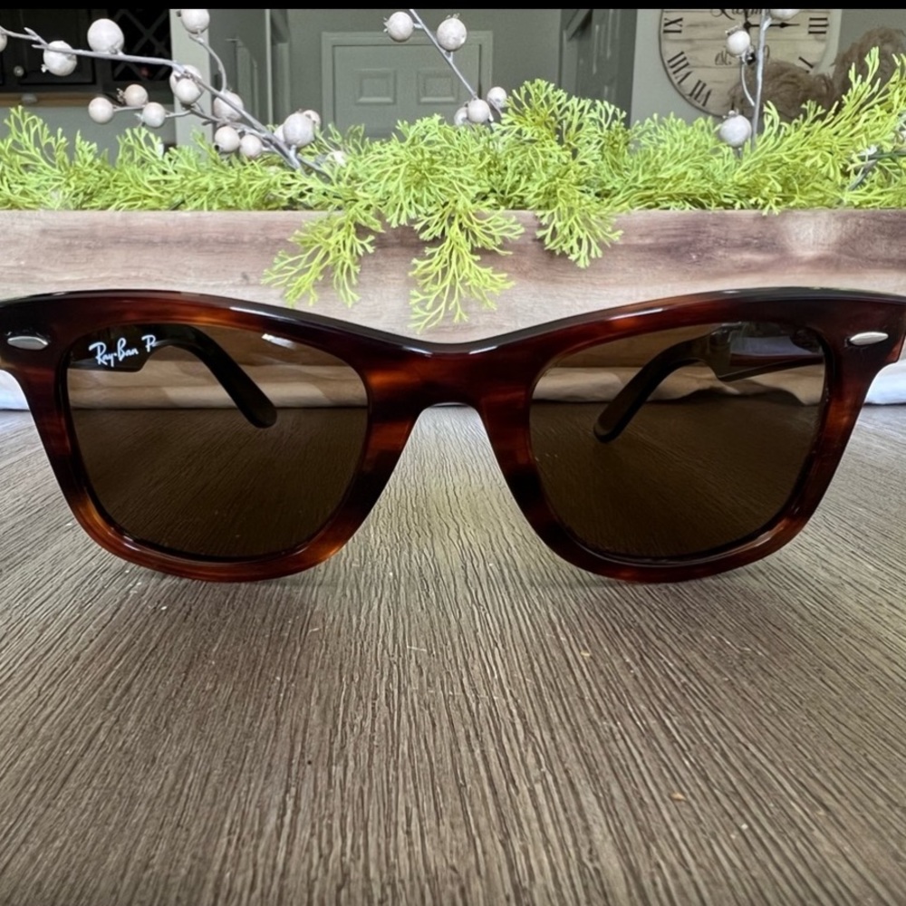 Ray-Ban Wayfarer Sunglasses (glasses only)